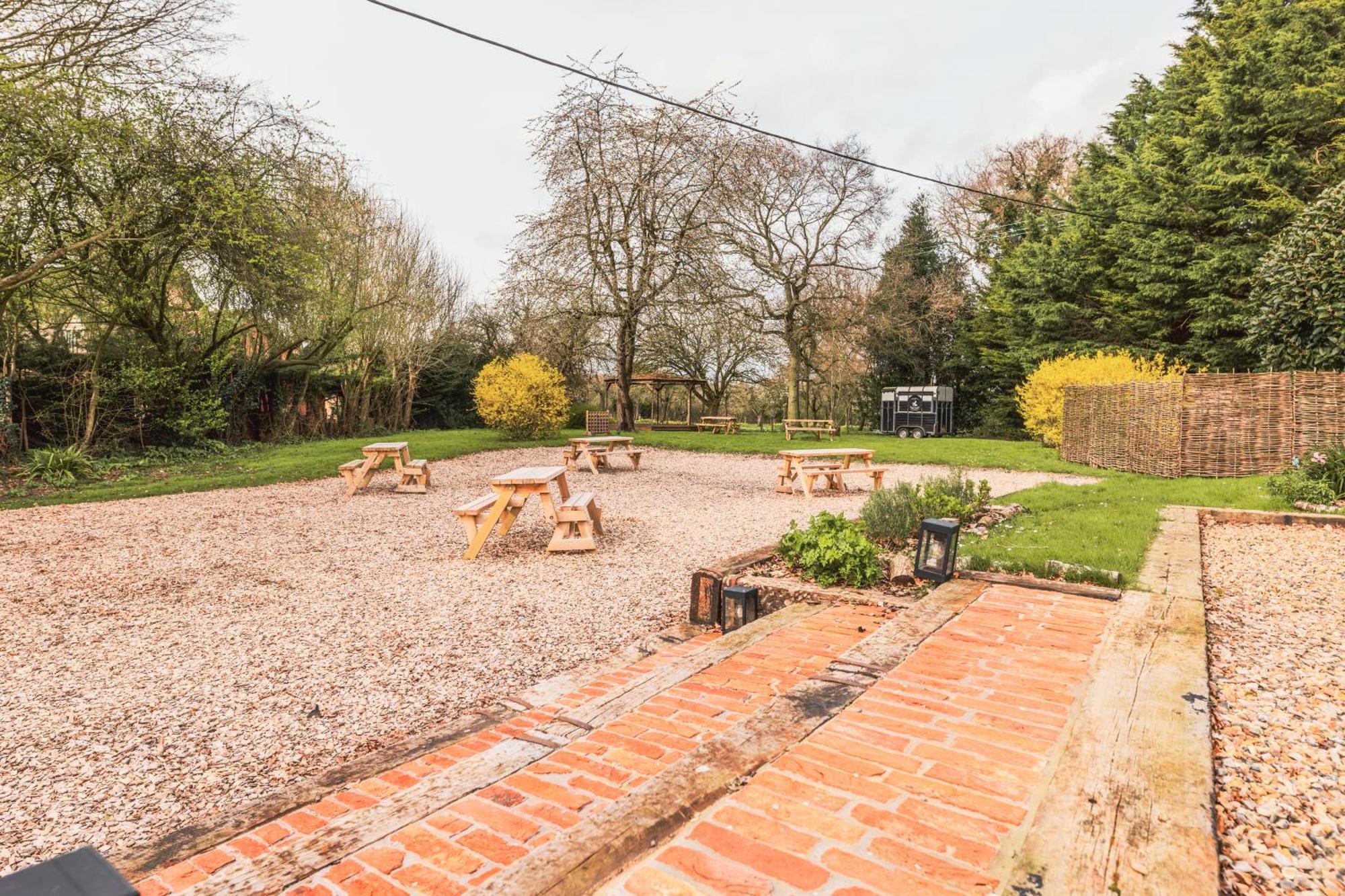 The Auberge Yaxley  Exterior photo